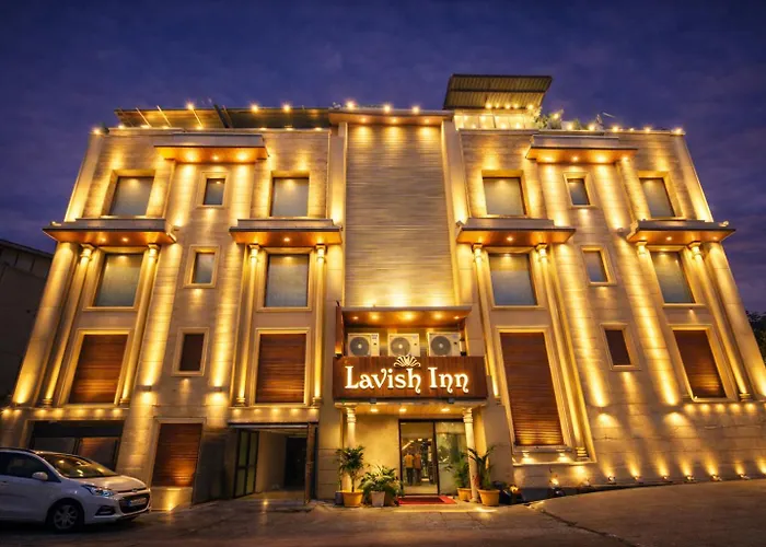 Qotel Signature Lavish Inn Rajouri Garden New Delhi